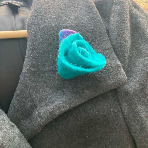 Hand Felted Floral Pins Brooches - Picture 10 of 12